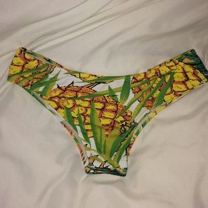 TRADED ❤️BNWOT Midori pineapple Brayden’s